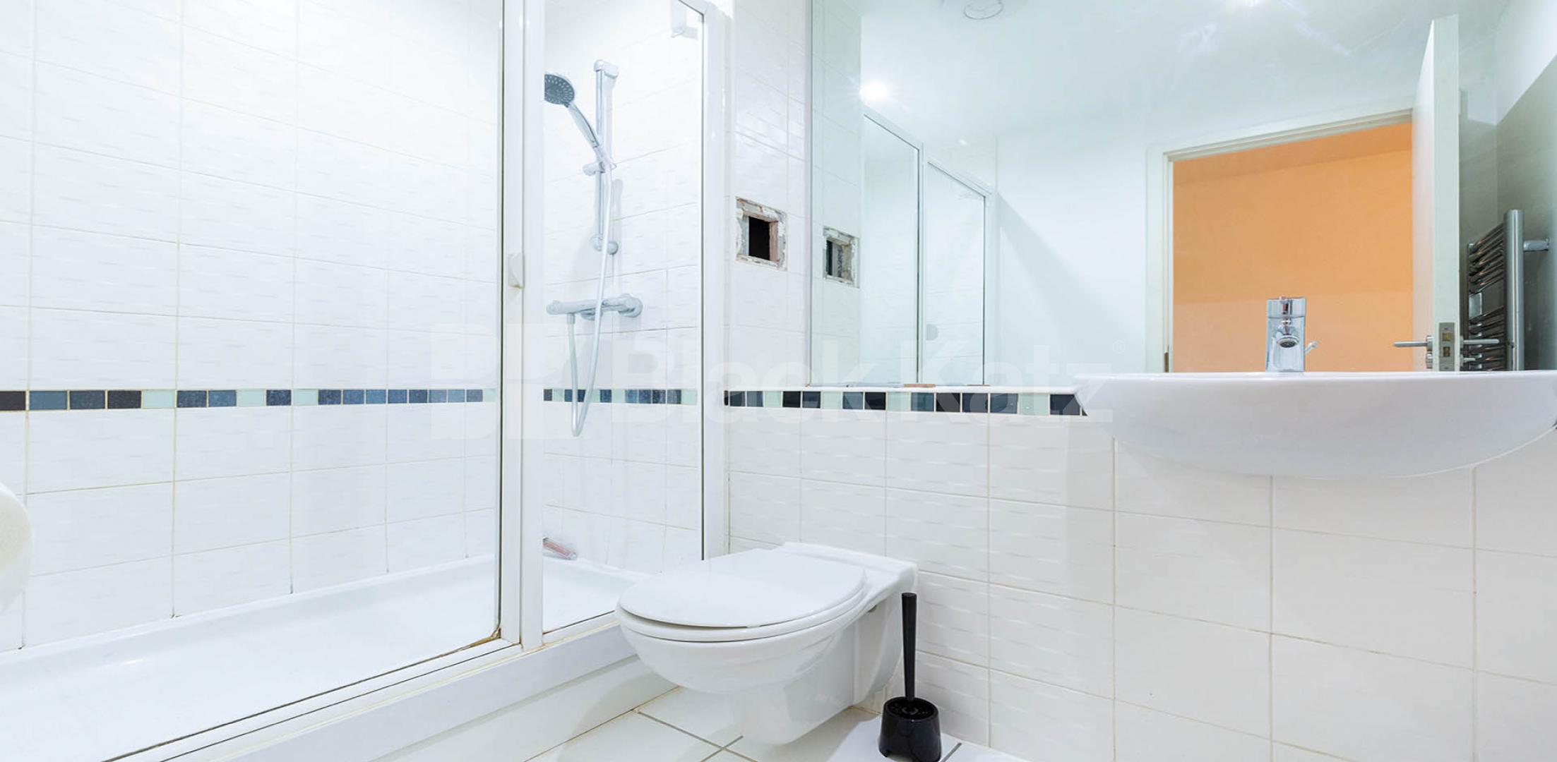 			2 BED 2 BATH!, 2 Bedroom, 1 bath, 1 reception Flat			 Eden Grove, HOLLOWAY 